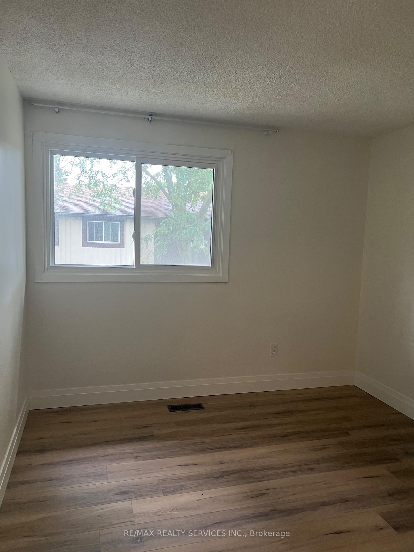 Photo 11 of Unit 49, 93 Hansen Road N, Brampton, Madoc — HOMEH