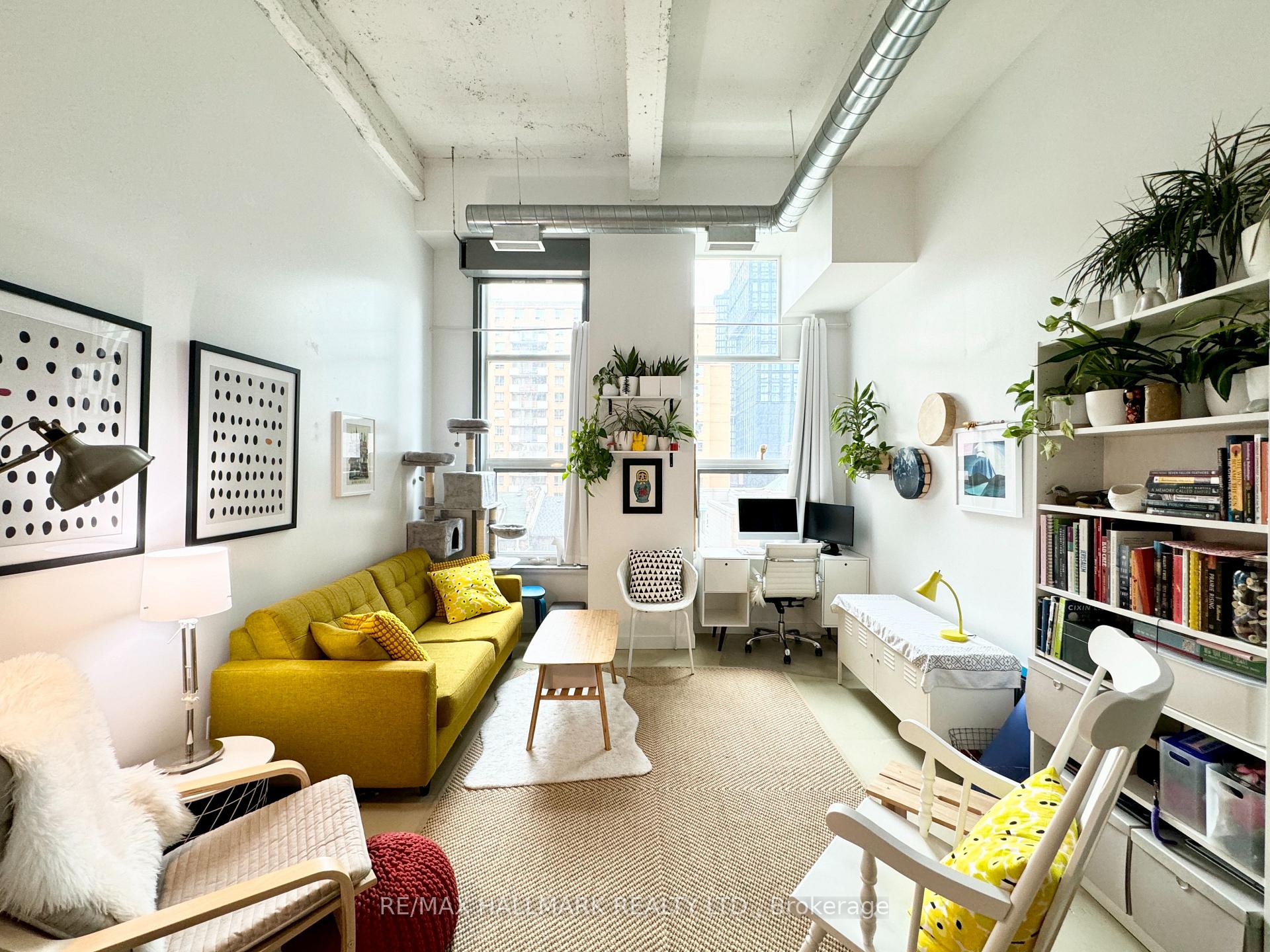 Front of Unit 302, 135 Dalhousie Street
