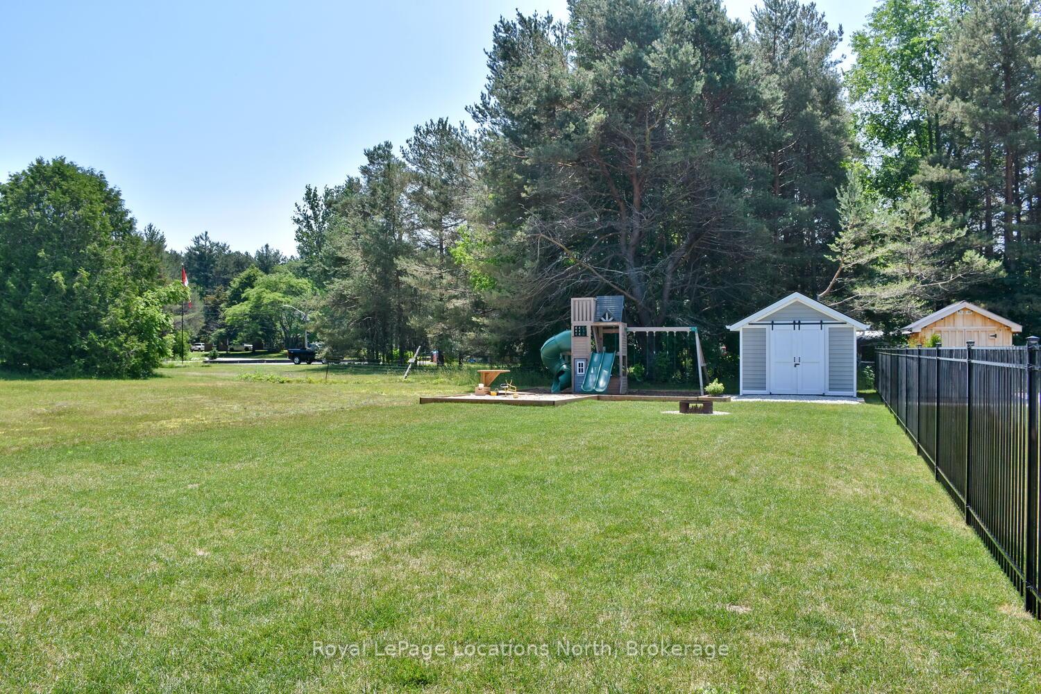 Photo 9 of 11 Locke Avenue, Clearview, Stayner — HOMEH