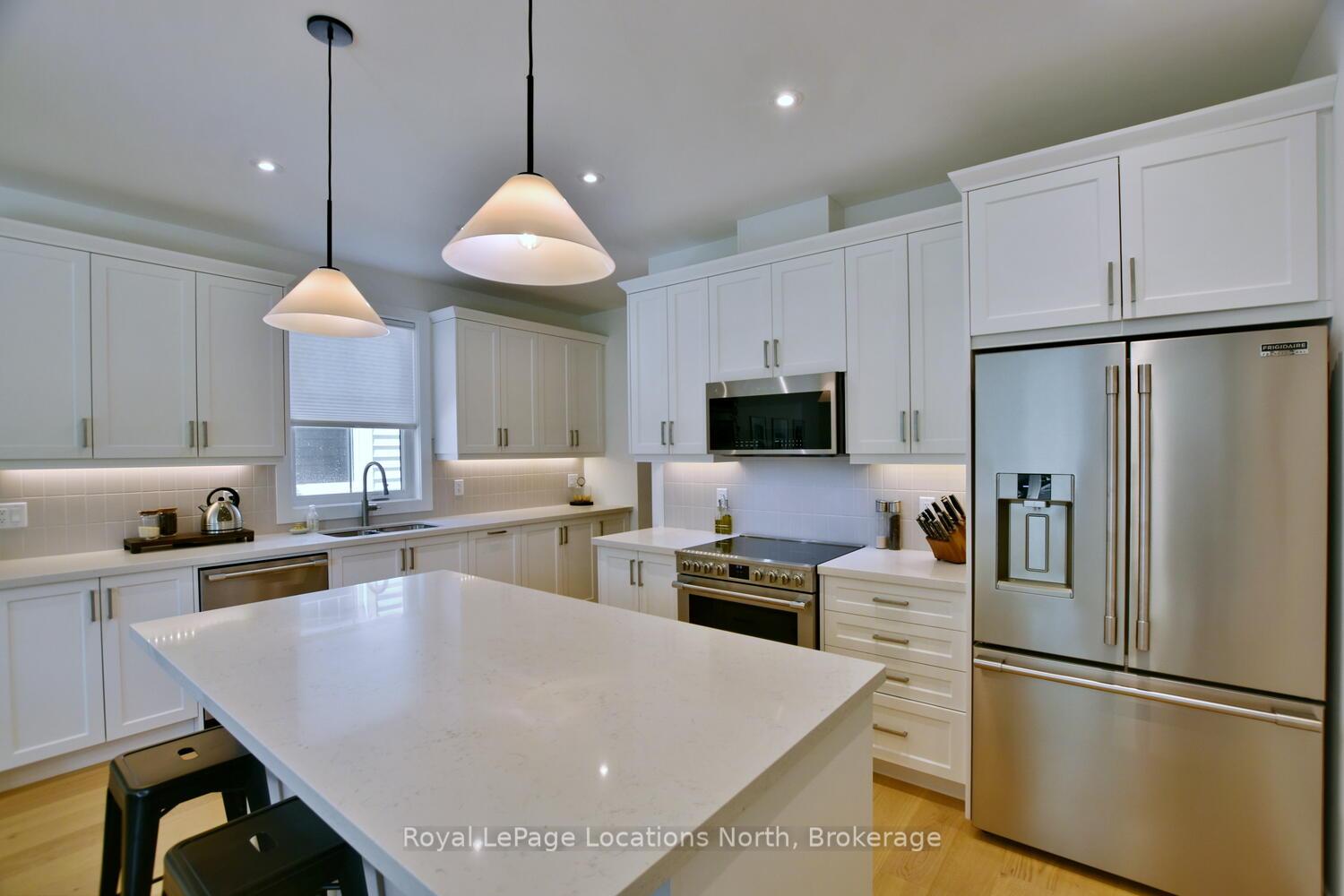 Photo 17 of 11 Locke Avenue, Clearview, Stayner — HOMEH