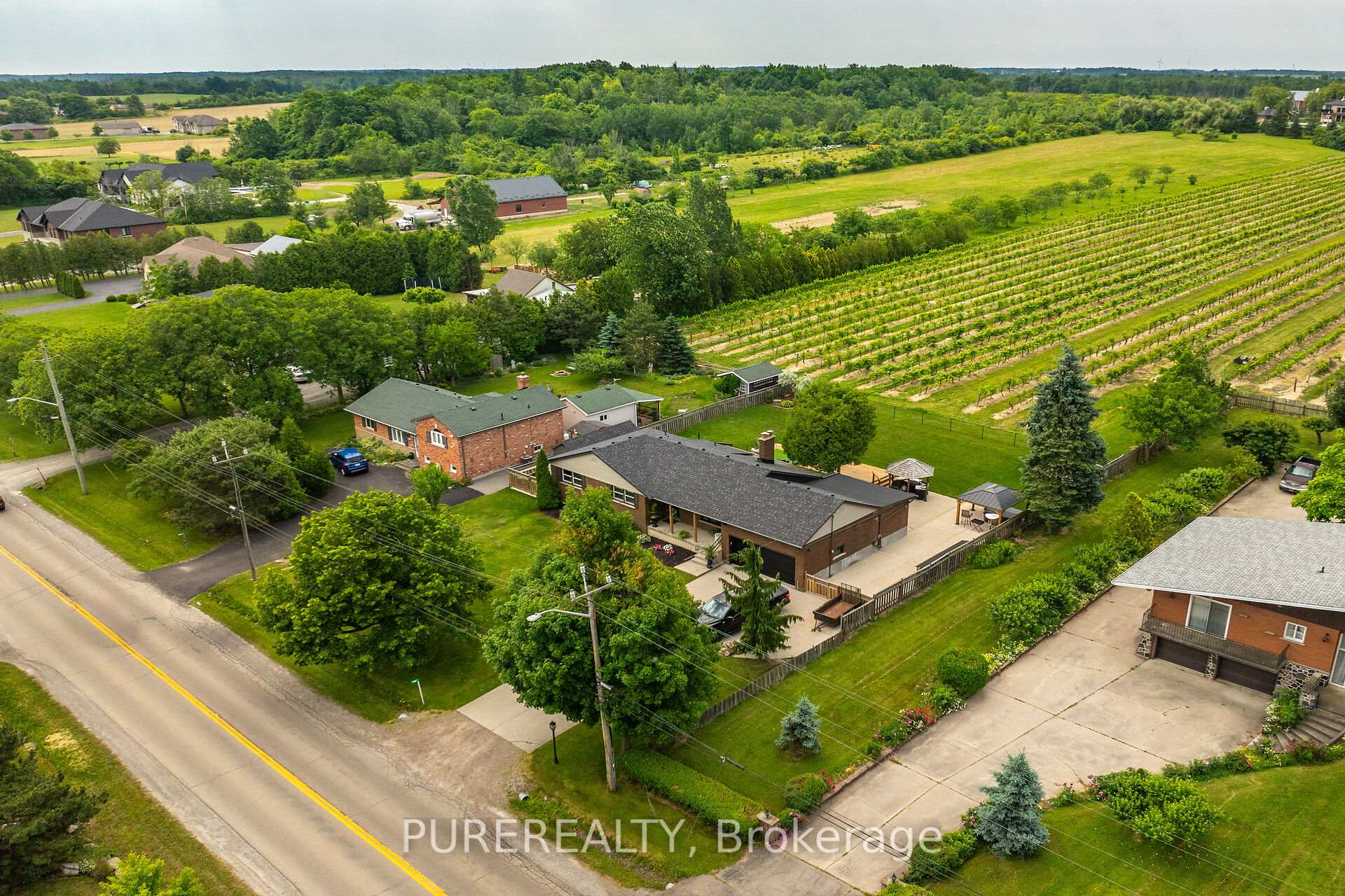 Photo 2 of 740 Ridge Road, Hamilton, Rural Stoney Creek — HOMEH
