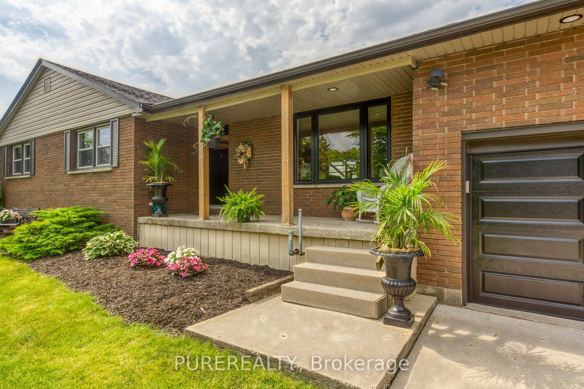 Photo 3 of 740 Ridge Road, Hamilton, Rural Stoney Creek — HOMEH