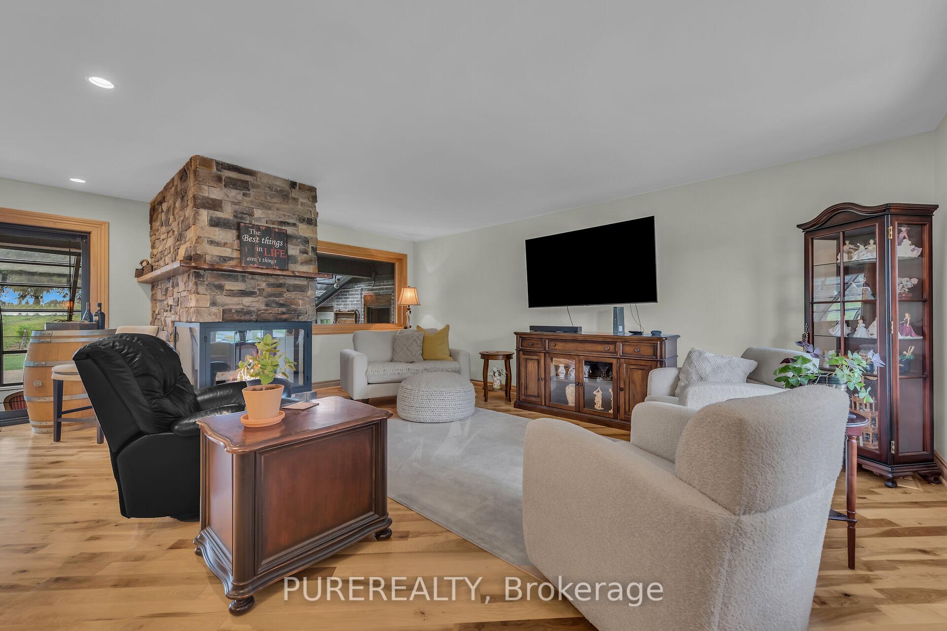Photo 5 of 740 Ridge Road, Hamilton, Rural Stoney Creek — HOMEH