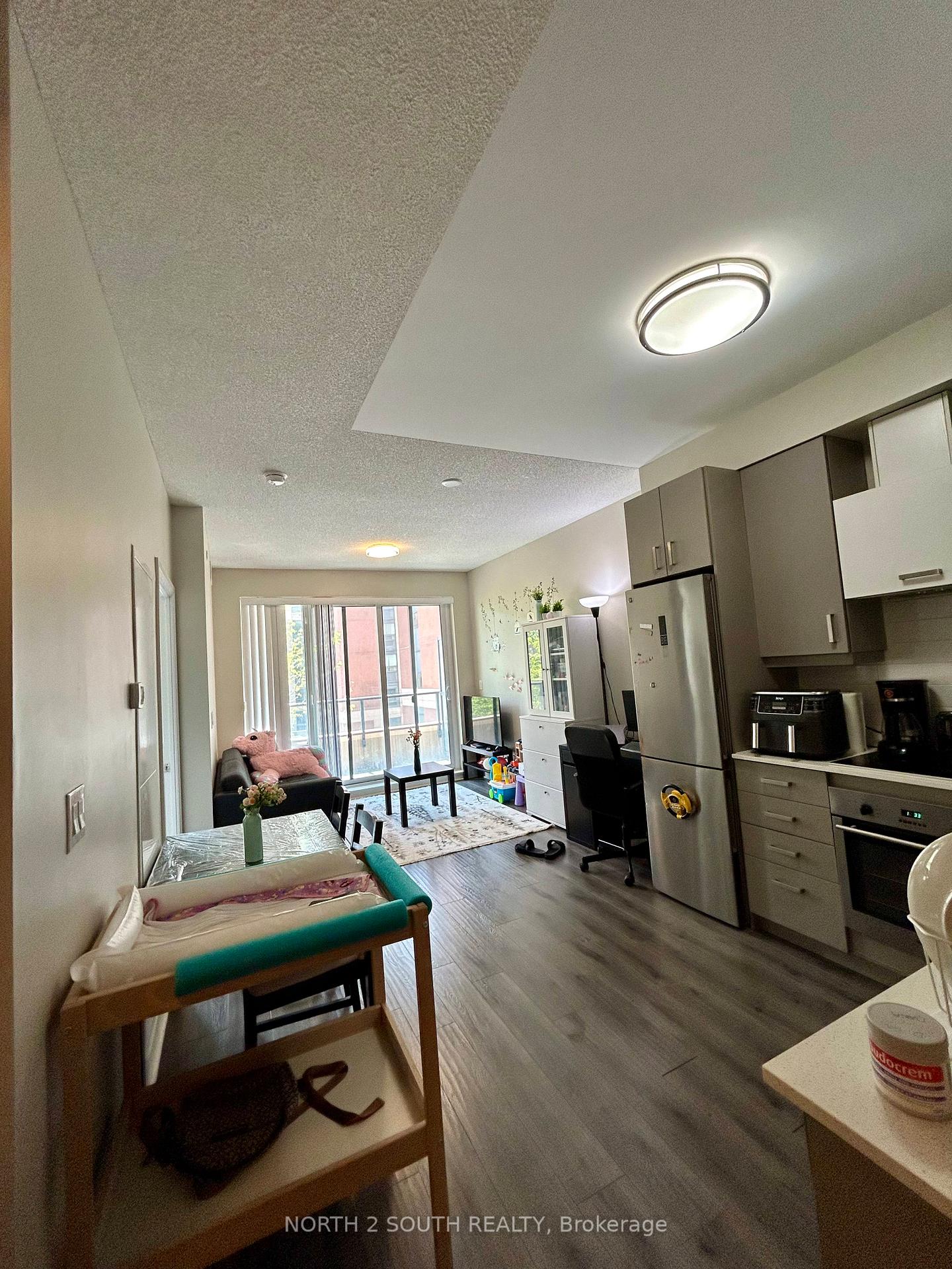 Photo 9 of Unit 302, 28 Uptown Drive, Markham, Unionville — HOMEH