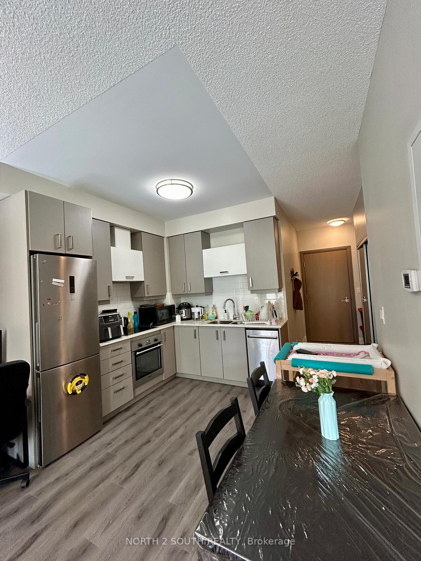 Photo 11 of Unit 302, 28 Uptown Drive, Markham, Unionville — HOMEH