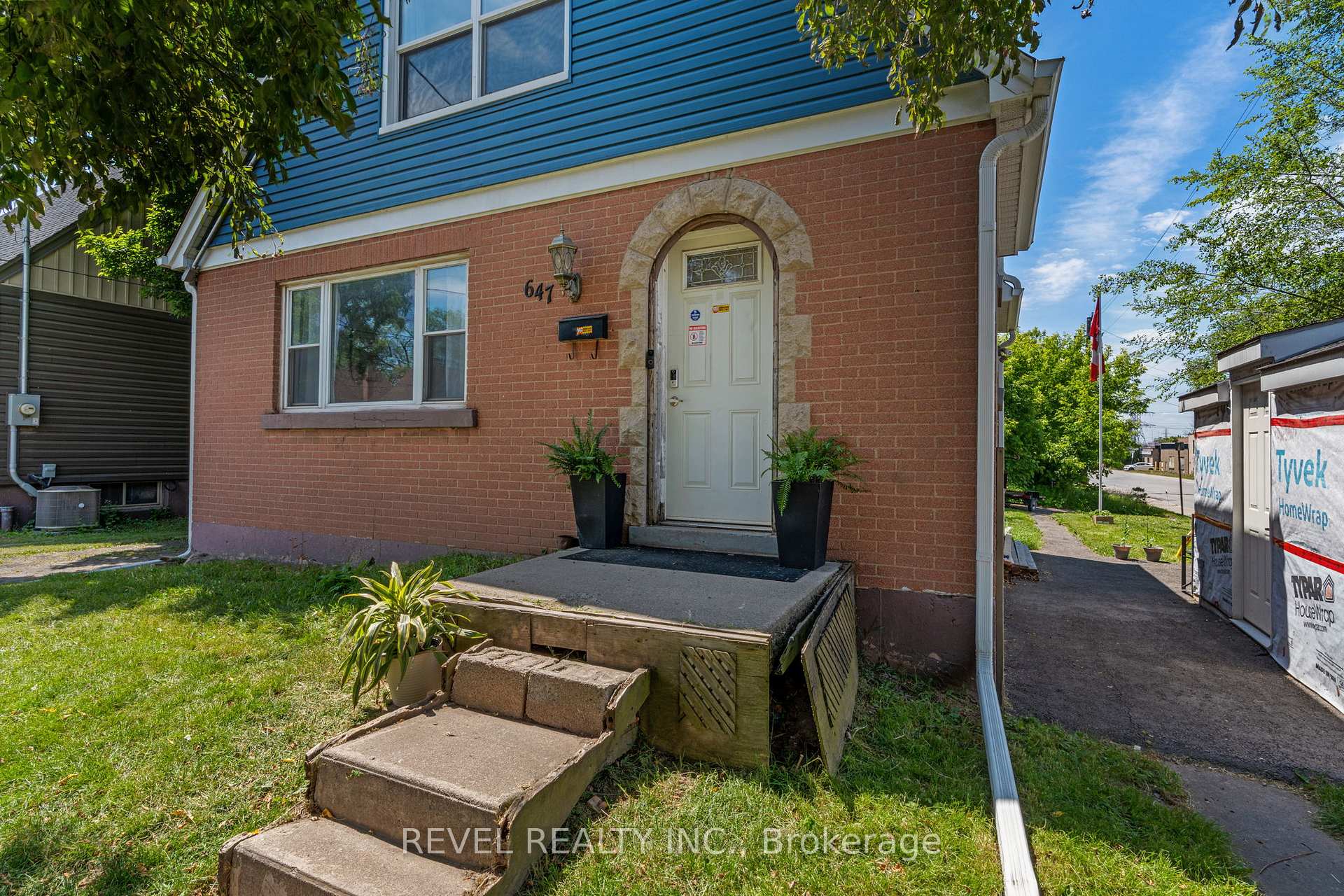 Photo 2 of 647 Brighton Avenue, Hamilton, Parkview — HOMEH