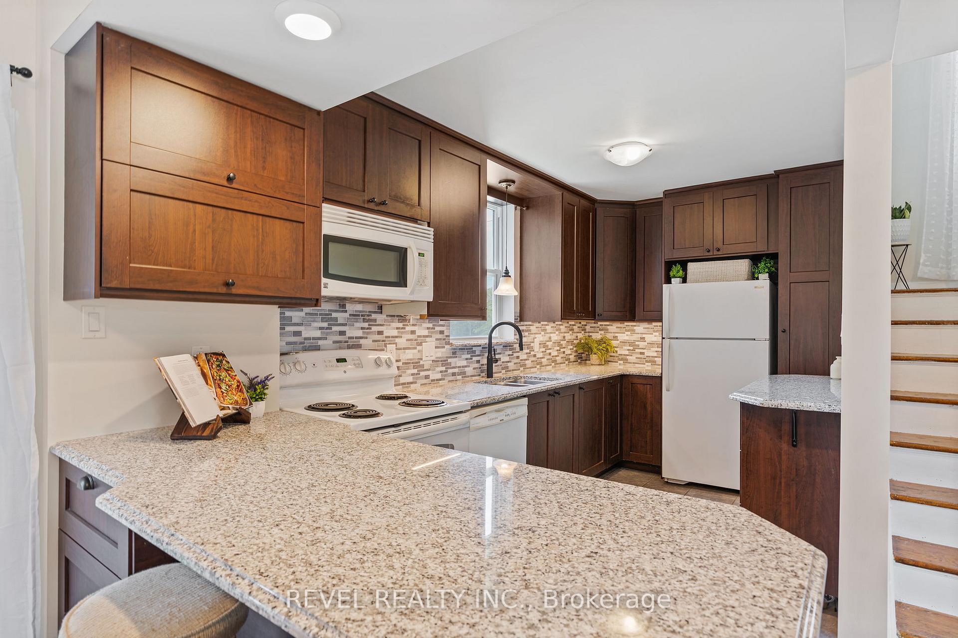 Photo 12 of 647 Brighton Avenue, Hamilton, Parkview — HOMEH