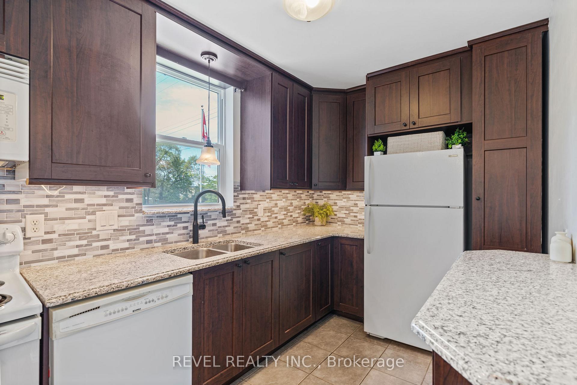 Photo 17 of 647 Brighton Avenue, Hamilton, Parkview — HOMEH