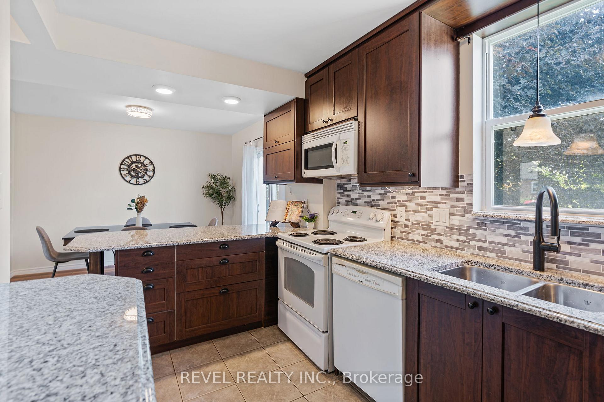 Photo 18 of 647 Brighton Avenue, Hamilton, Parkview — HOMEH