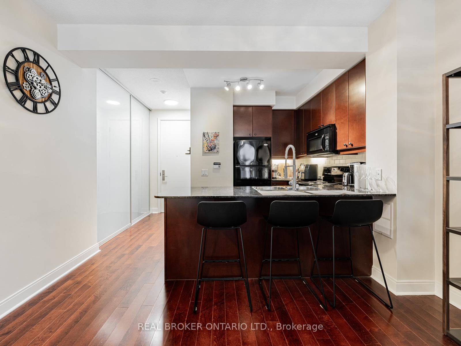 Photo 5 of Unit 904, 38 The Esplanade, Toronto, Waterfront Communities — HOMEH