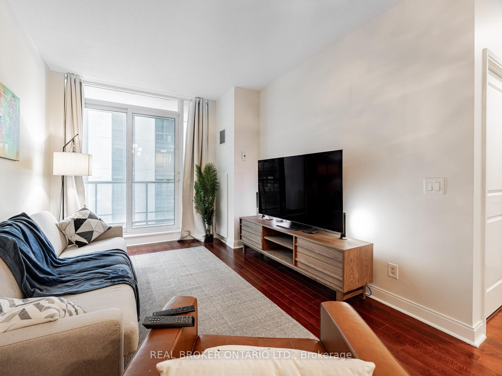 Photo 8 of Unit 904, 38 The Esplanade, Toronto, Waterfront Communities — HOMEH