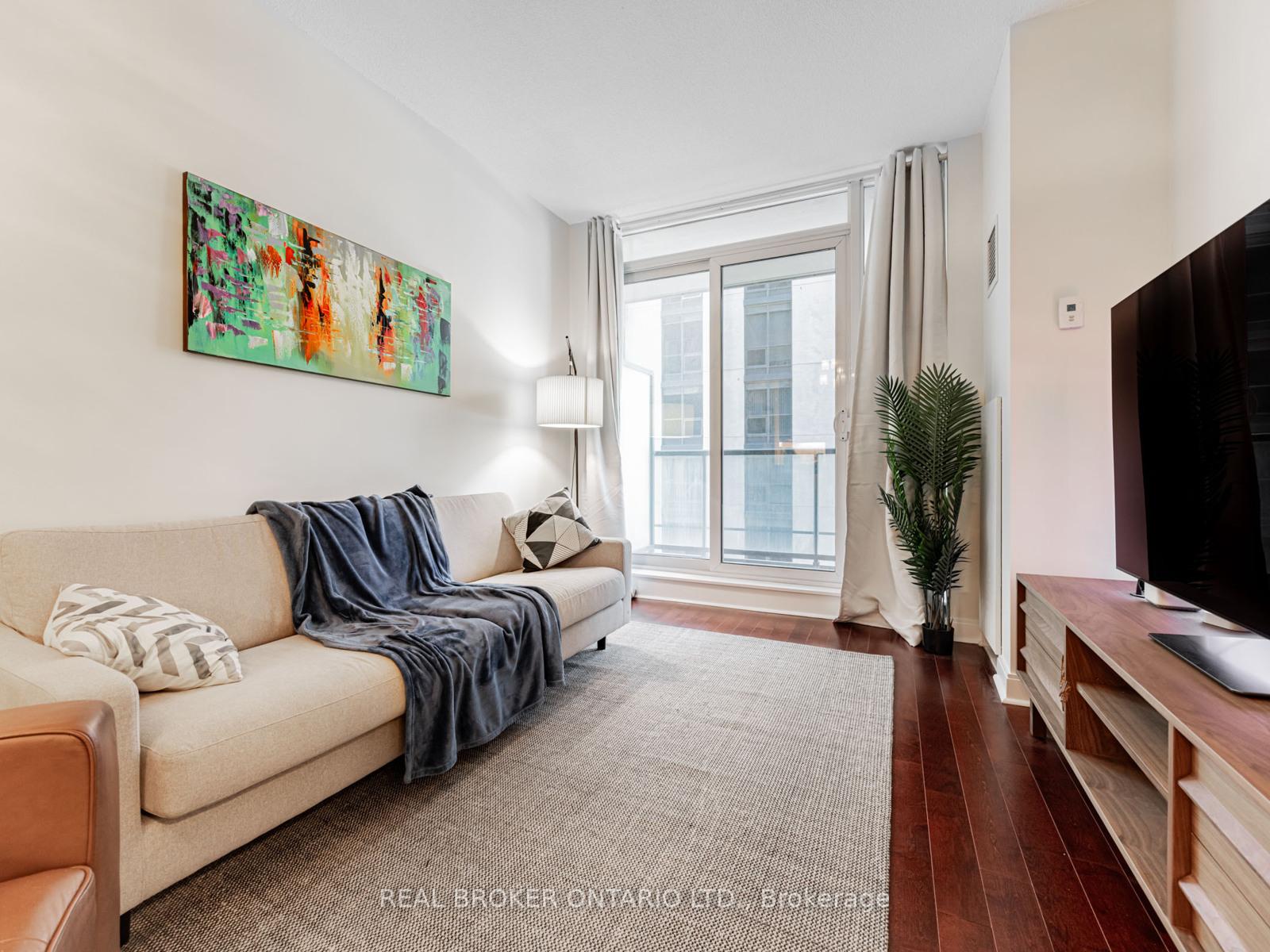 Photo 9 of Unit 904, 38 The Esplanade, Toronto, Waterfront Communities — HOMEH