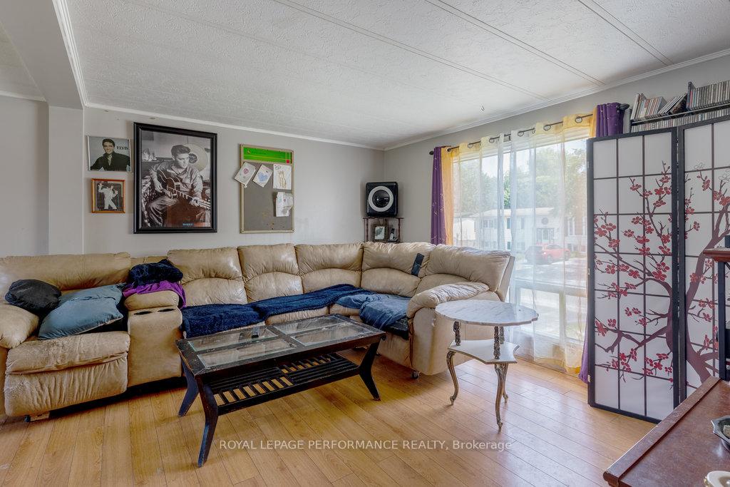 Photo 24 of 49 Fringewood Drive, Ottawa, Fringewood — HOMEH