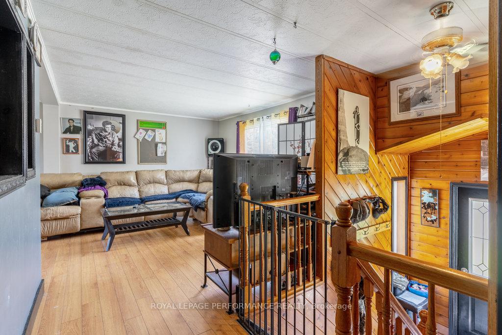 Photo 4 of 49 Fringewood Drive, Ottawa, Fringewood — HOMEH