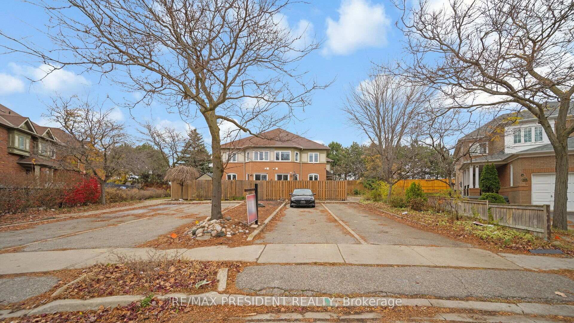 Photo 1 of 19 Quail Feather Crescent, Brampton, Sandringham-Wellington — HOMEH