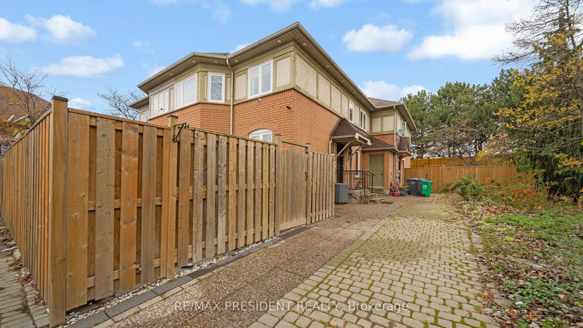 Photo 3 of 19 Quail Feather Crescent, Brampton, Sandringham-Wellington — HOMEH