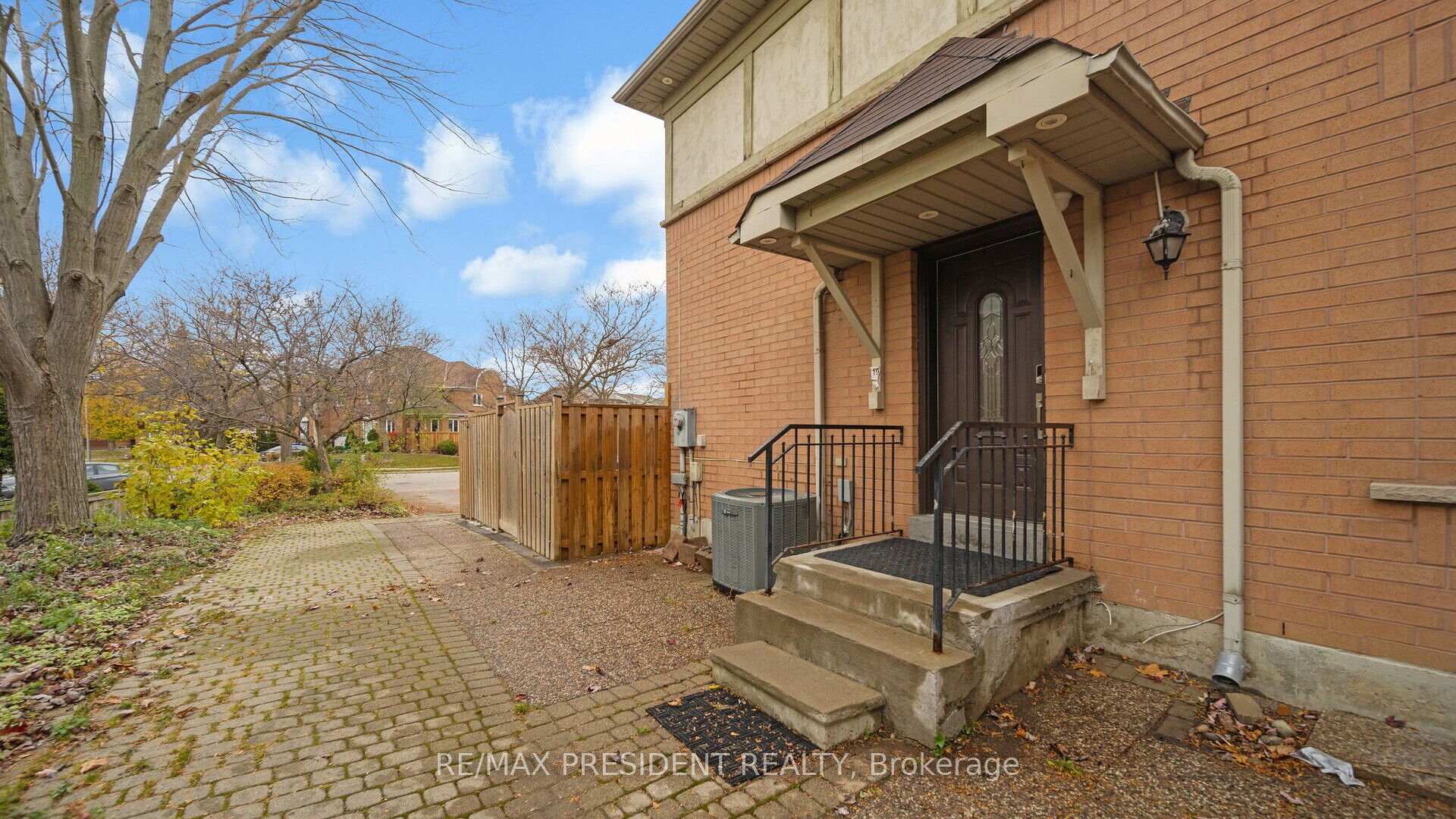 Photo 4 of 19 Quail Feather Crescent, Brampton, Sandringham-Wellington — HOMEH