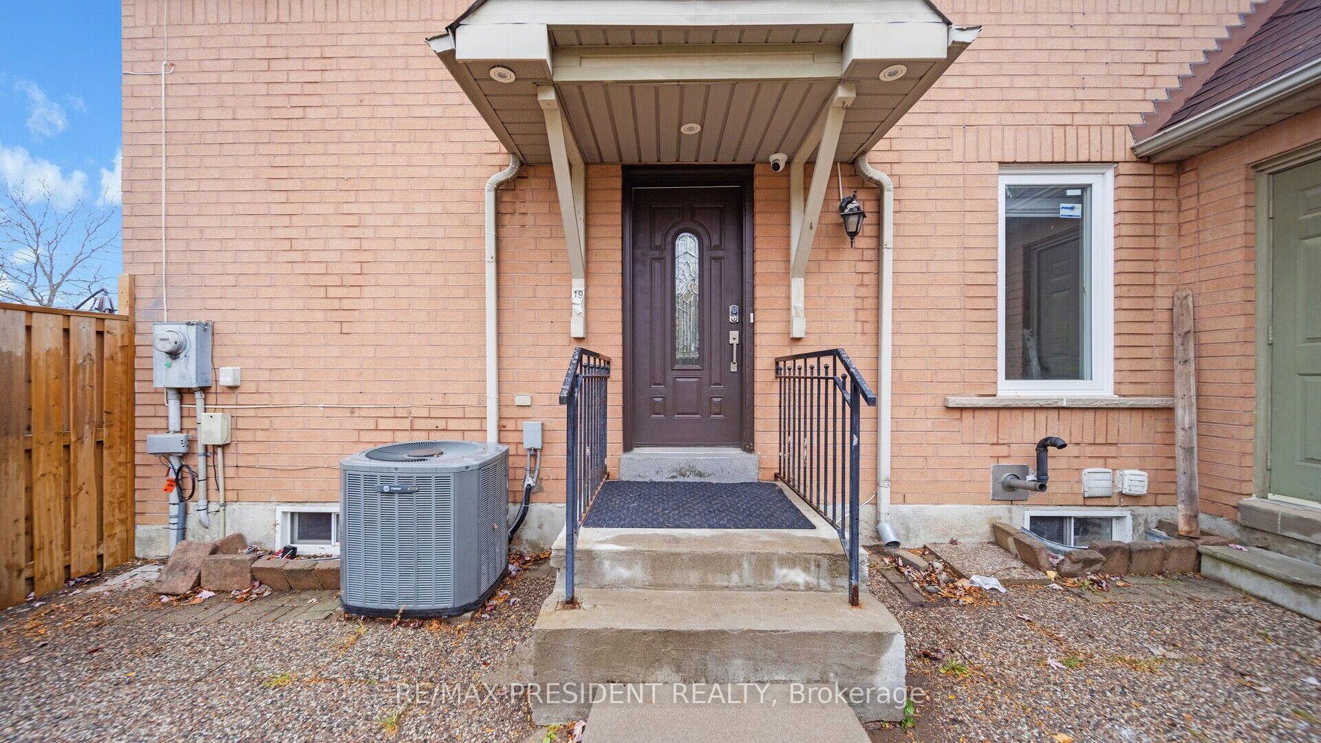 Photo 5 of 19 Quail Feather Crescent, Brampton, Sandringham-Wellington — HOMEH