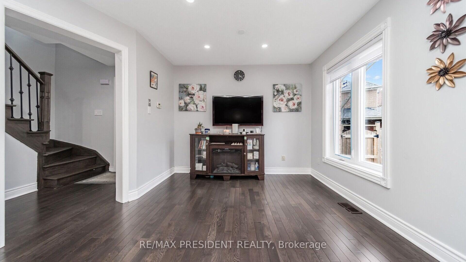 Photo 11 of 19 Quail Feather Crescent, Brampton, Sandringham-Wellington — HOMEH