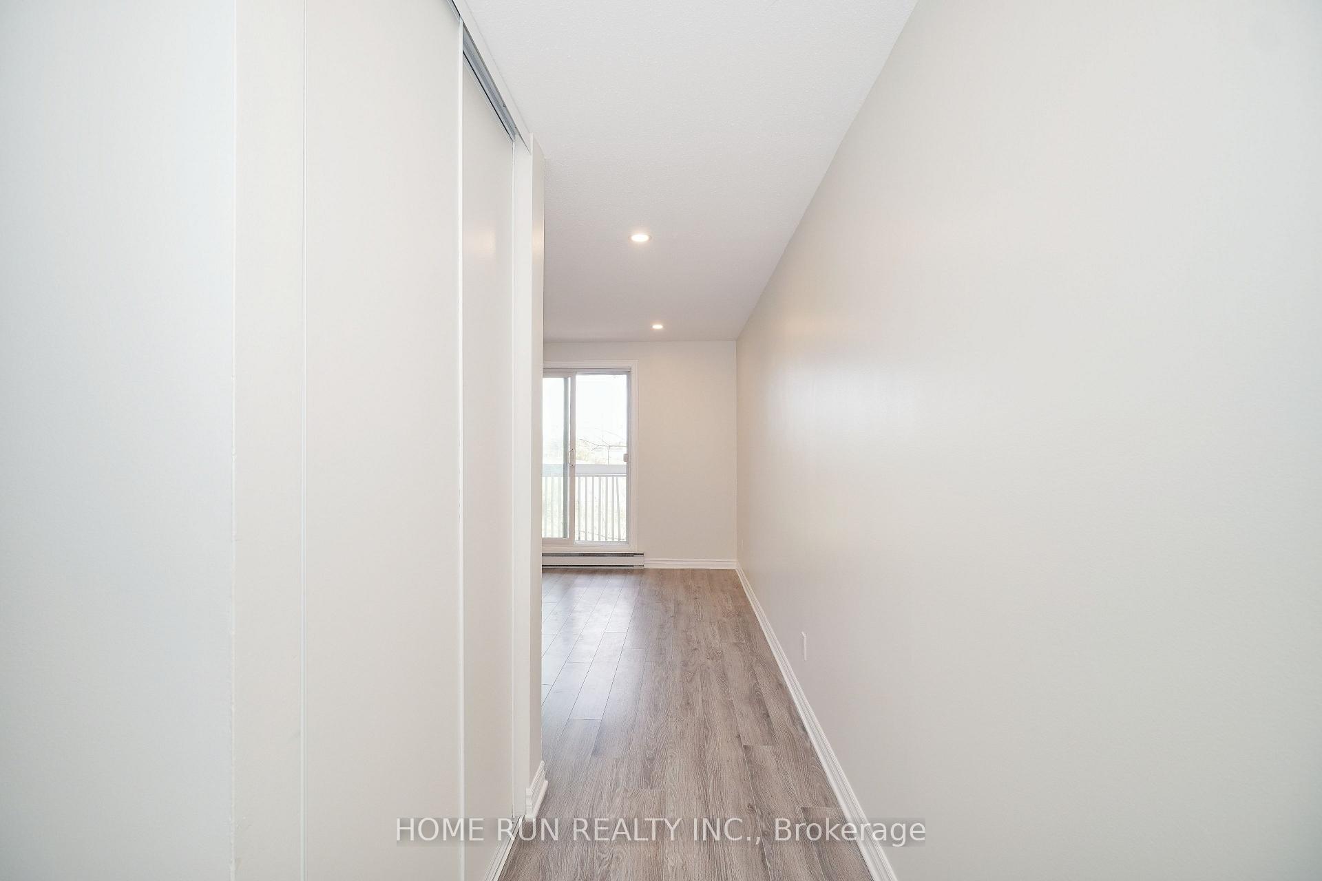 Photo 3 of Unit 303, 214 Viewmount Drive, Ottawa, Borden Farm/Stewart Farm/Carleton Heights/Parkwood Hills — HOMEH