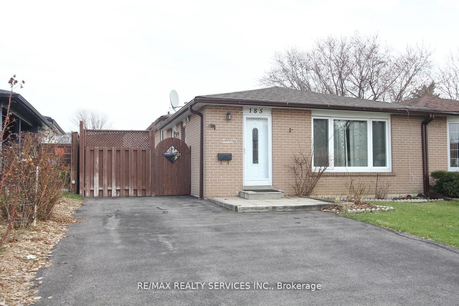 Front of 185 Earnscliffe Circle