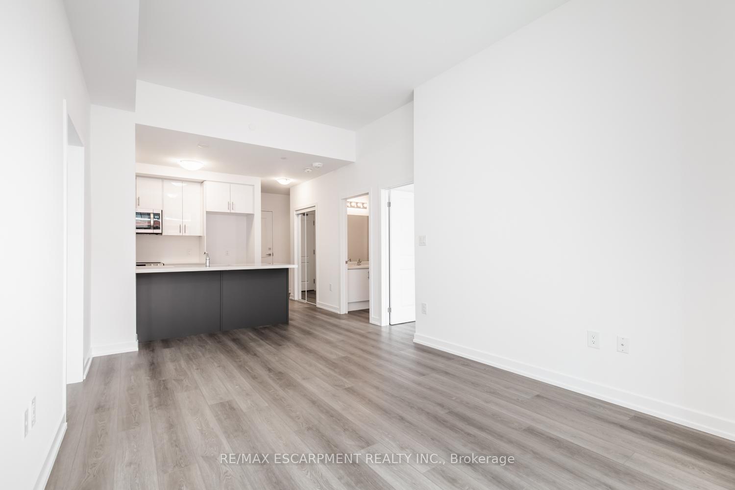 Photo 10 of Unit 128, 460 Dundas Street E, Hamilton, Waterdown — HOMEH