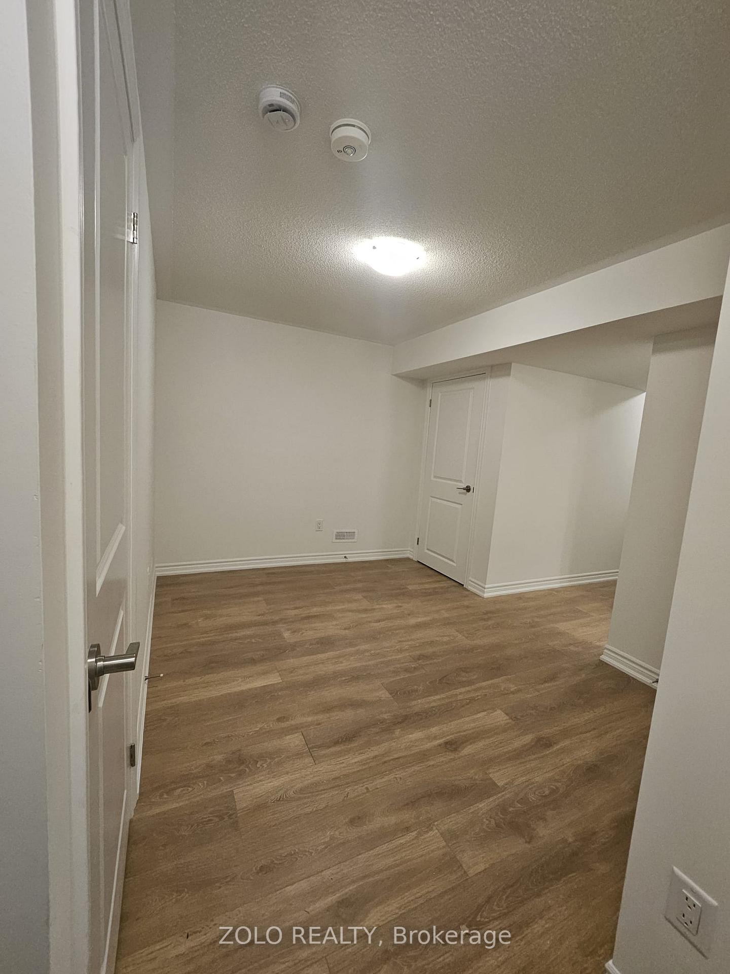 Photo 5 of Unit Lower, 100 West Oak Trail, Barrie, Rural Barrie Southeast — HOMEH