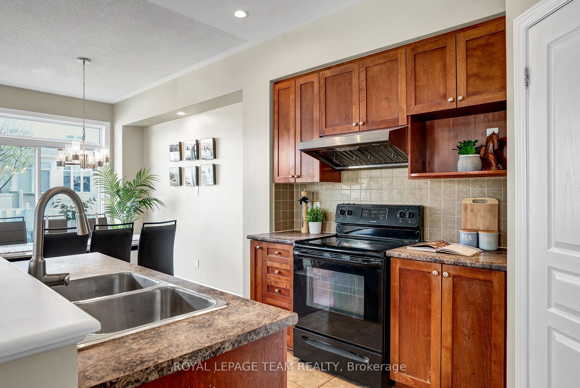 Photo 7 of 74 Madelon Drive, Ottawa, Barrhaven - Longfields — HOMEH
