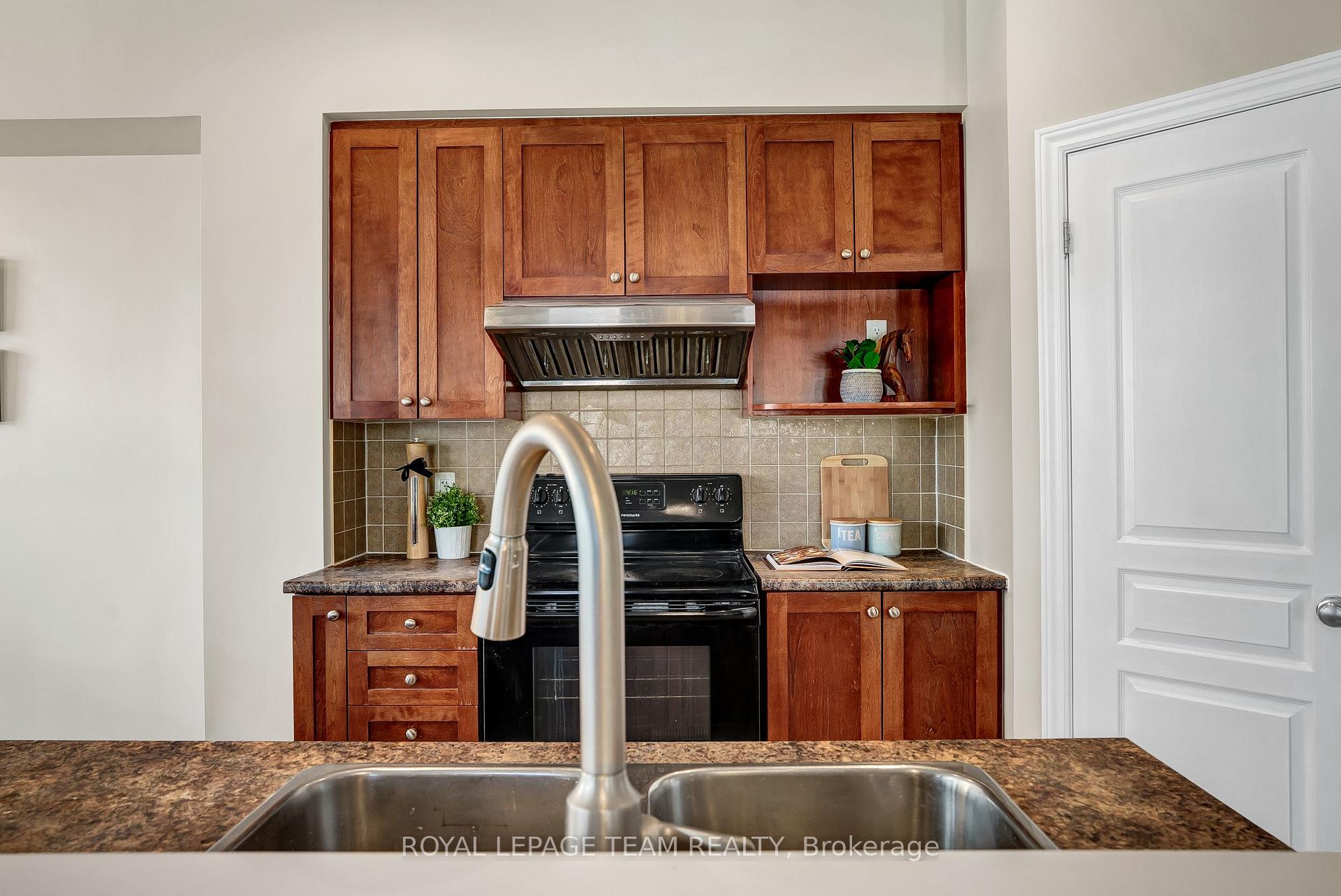 Photo 8 of 74 Madelon Drive, Ottawa, Barrhaven - Longfields — HOMEH