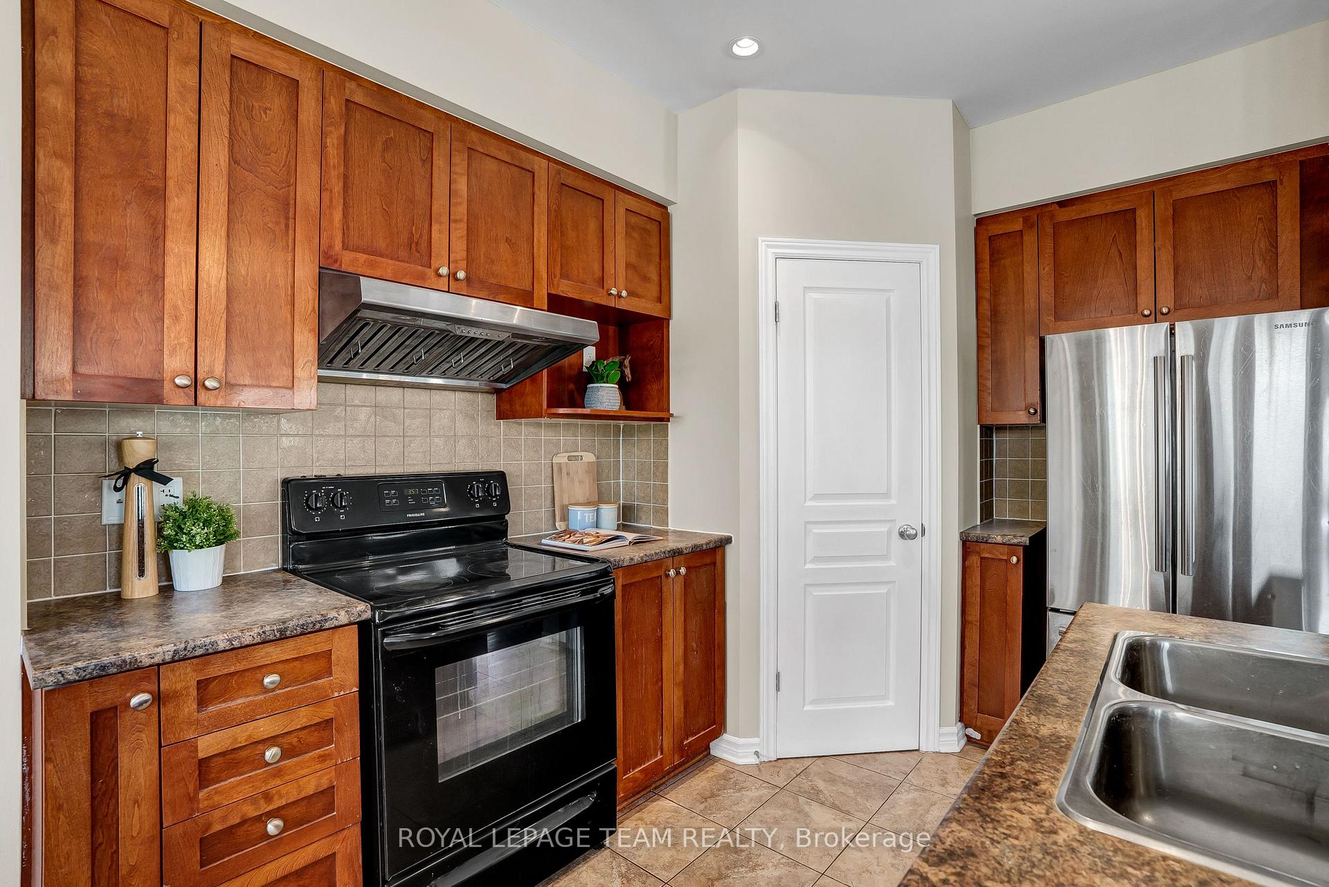 Photo 9 of 74 Madelon Drive, Ottawa, Barrhaven - Longfields — HOMEH