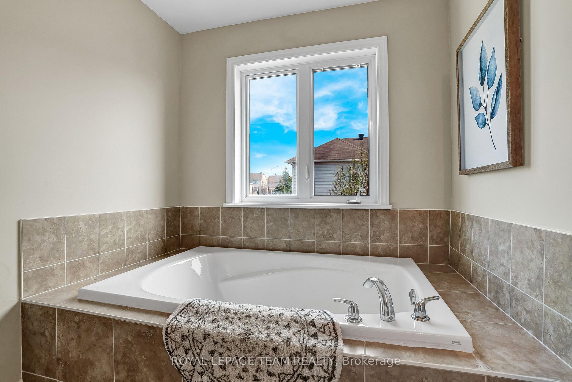 Photo 32 of 74 Madelon Drive, Ottawa, Barrhaven - Longfields — HOMEH