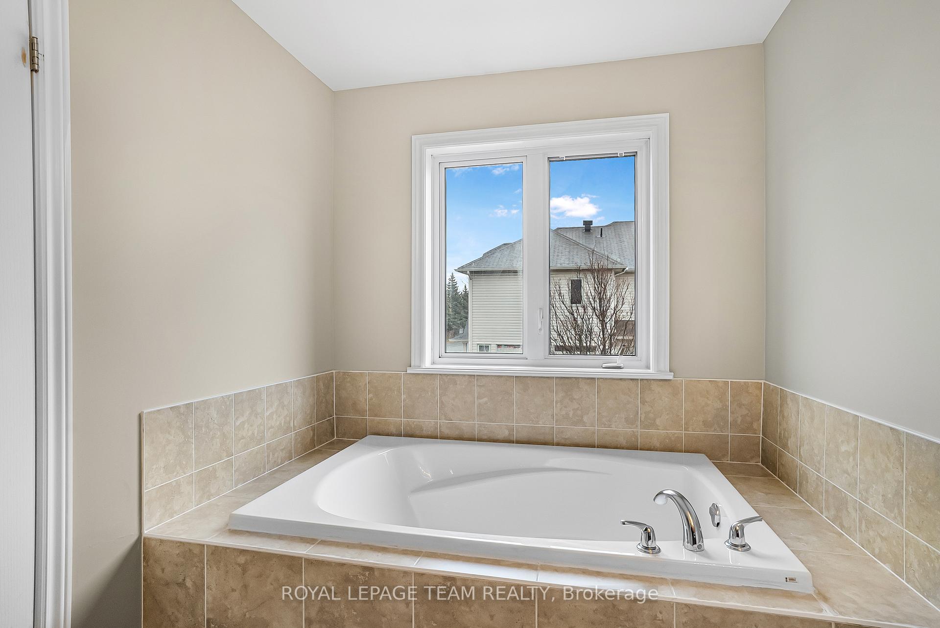 Photo 38 of 74 Madelon Drive, Ottawa, Barrhaven - Longfields — HOMEH