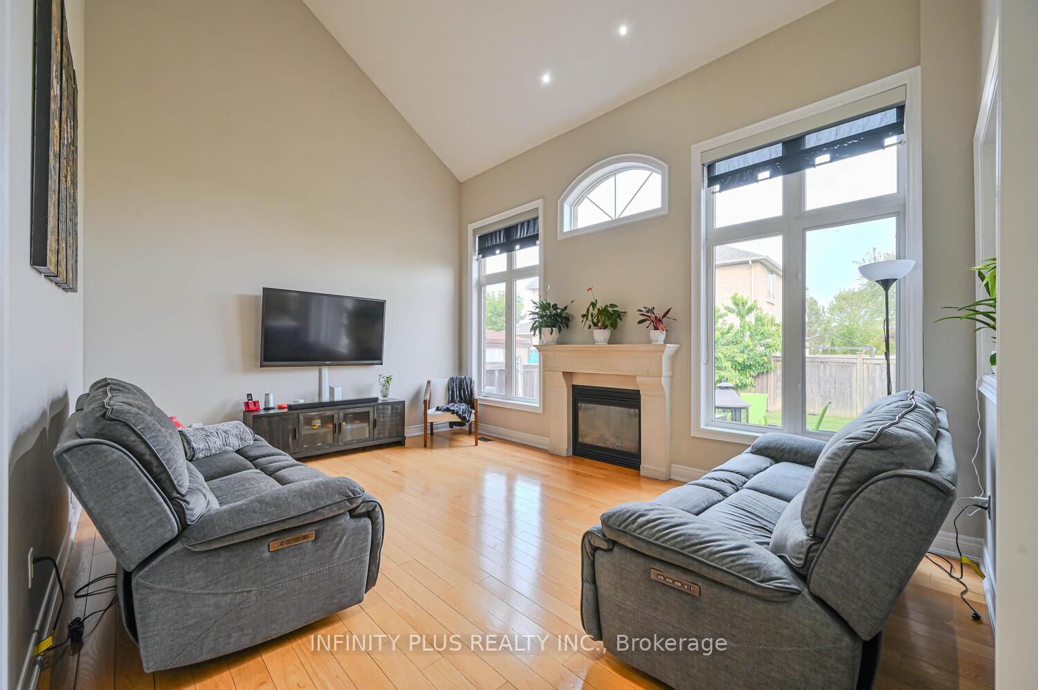 Photo 17 of 3 Lacoste Boulevard, Brampton, Vales of Castlemore North — HOMEH