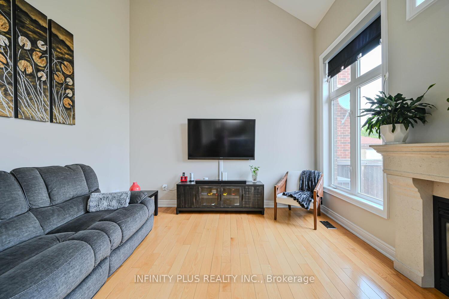 Photo 13 of 3 Lacoste Boulevard, Brampton, Vales of Castlemore North — HOMEH