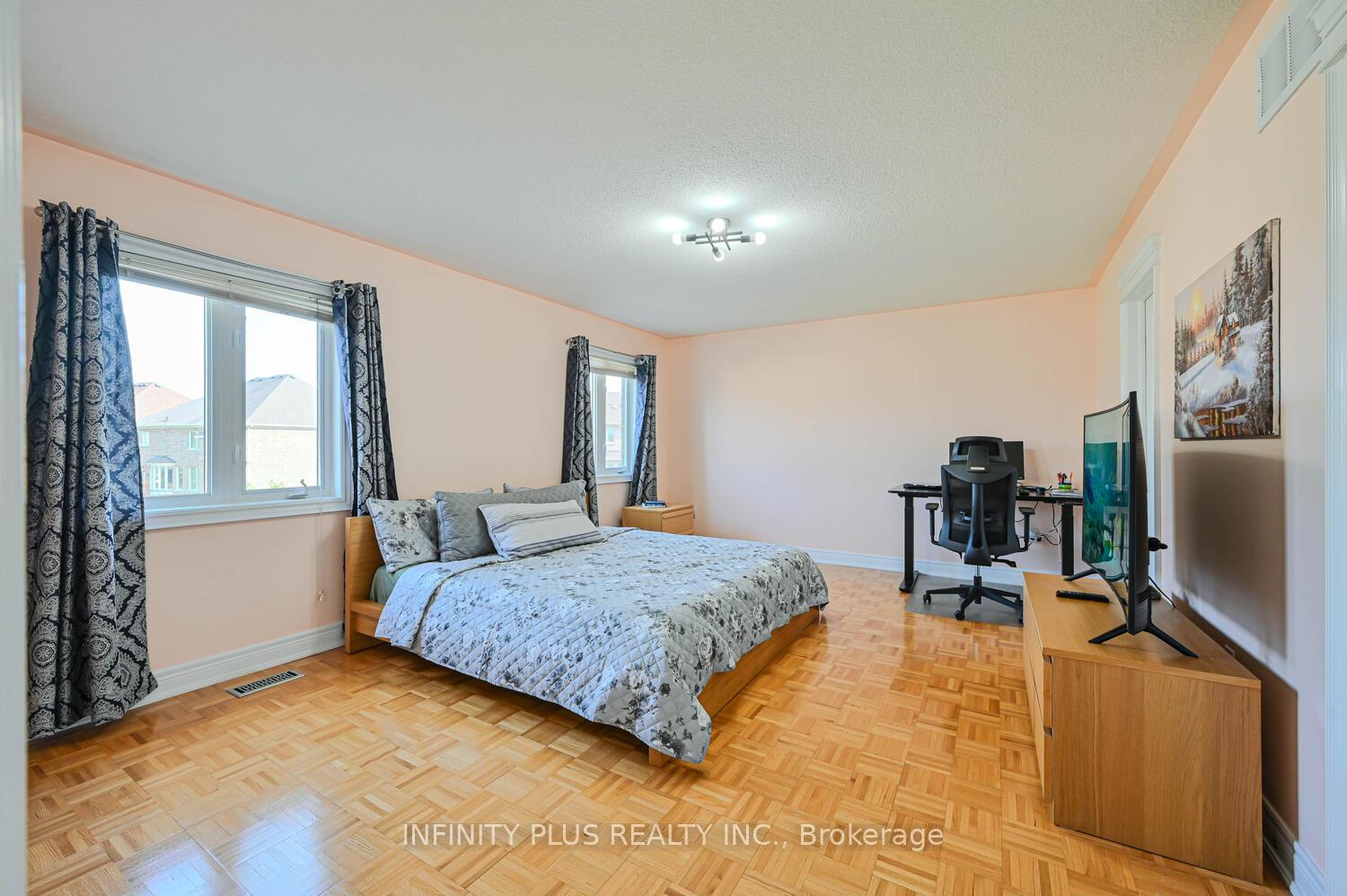 Photo 8 of 3 Lacoste Boulevard, Brampton, Vales of Castlemore North — HOMEH