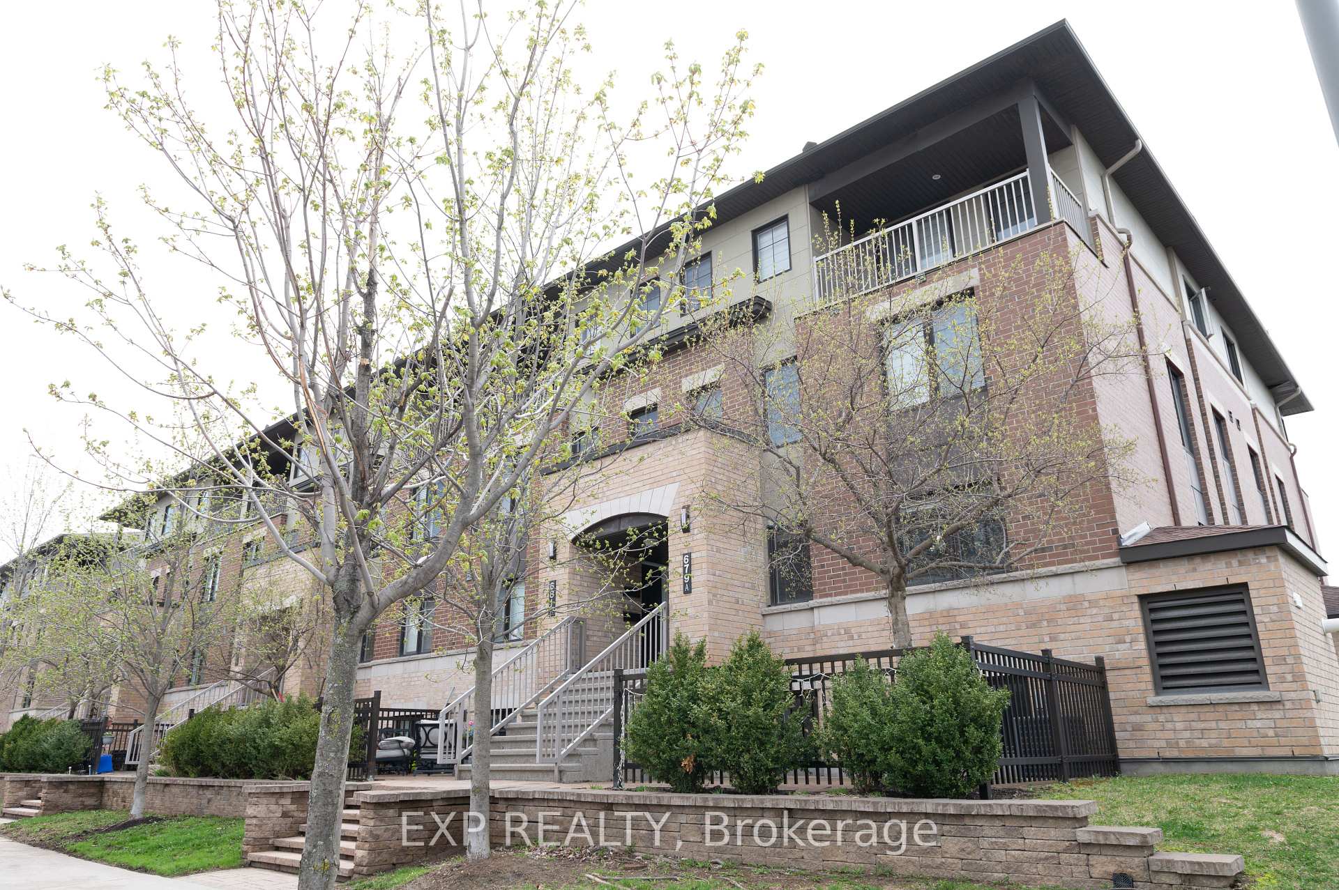 Photo 2 of Unit A, 679 Sue Holloway Drive, Ottawa, Barrhaven - Strandherd — HOMEH