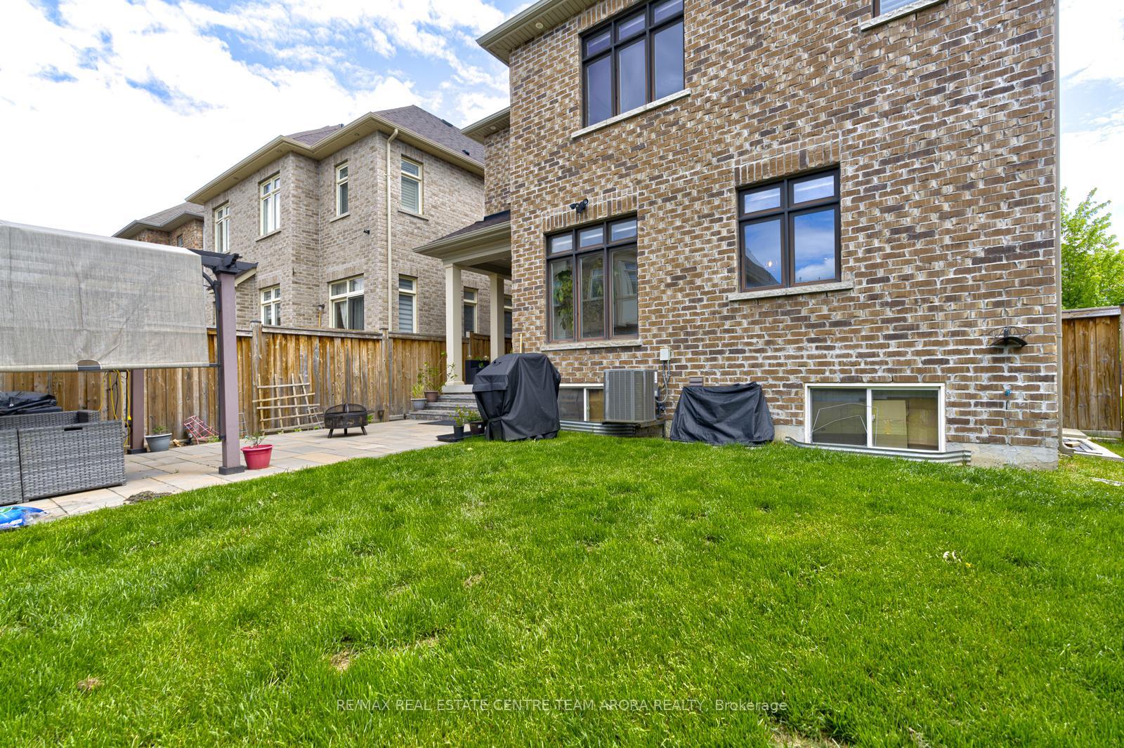 Photo 29 of 43 Elysian Fields Circle, Brampton, Bram West — HOMEH