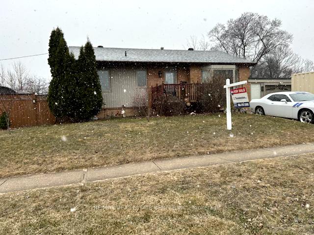 Front of 54 Nanwood Drive