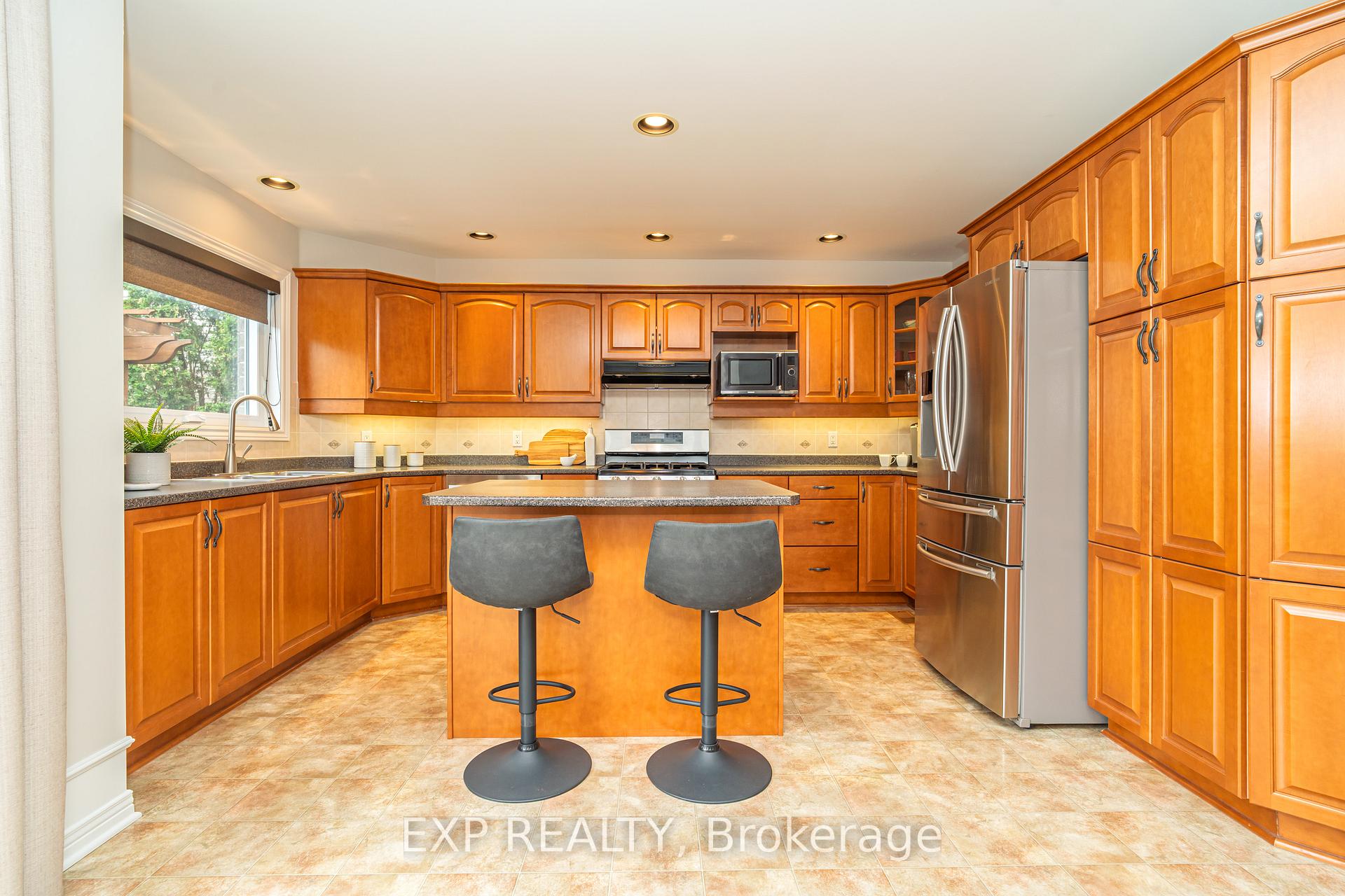 Photo 8 of 993 Red Spruce Street, Ottawa, Riverside South/Gloucester Glen — HOMEH