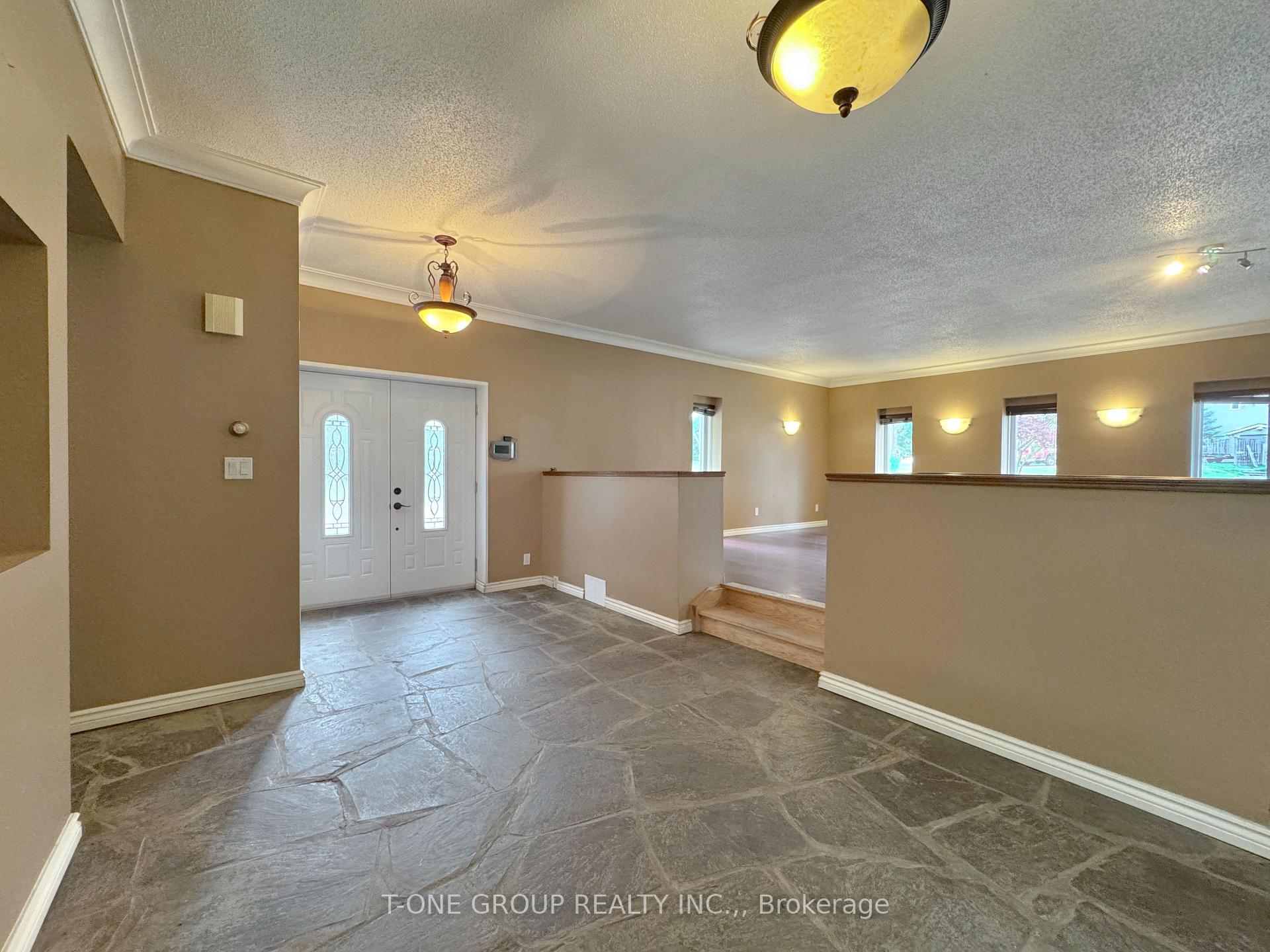 Photo 2 of 202 Cox Mill Road, Barrie, Painswick North — HOMEH