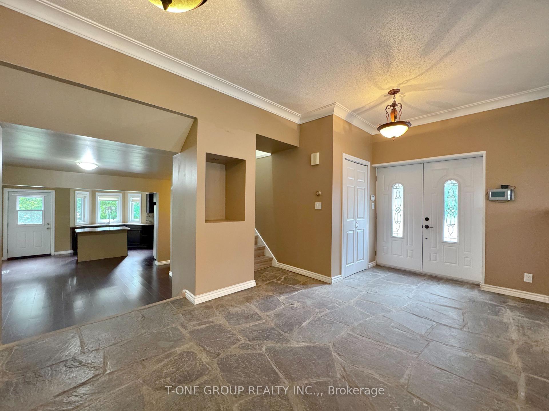 Photo 3 of 202 Cox Mill Road, Barrie, Painswick North — HOMEH
