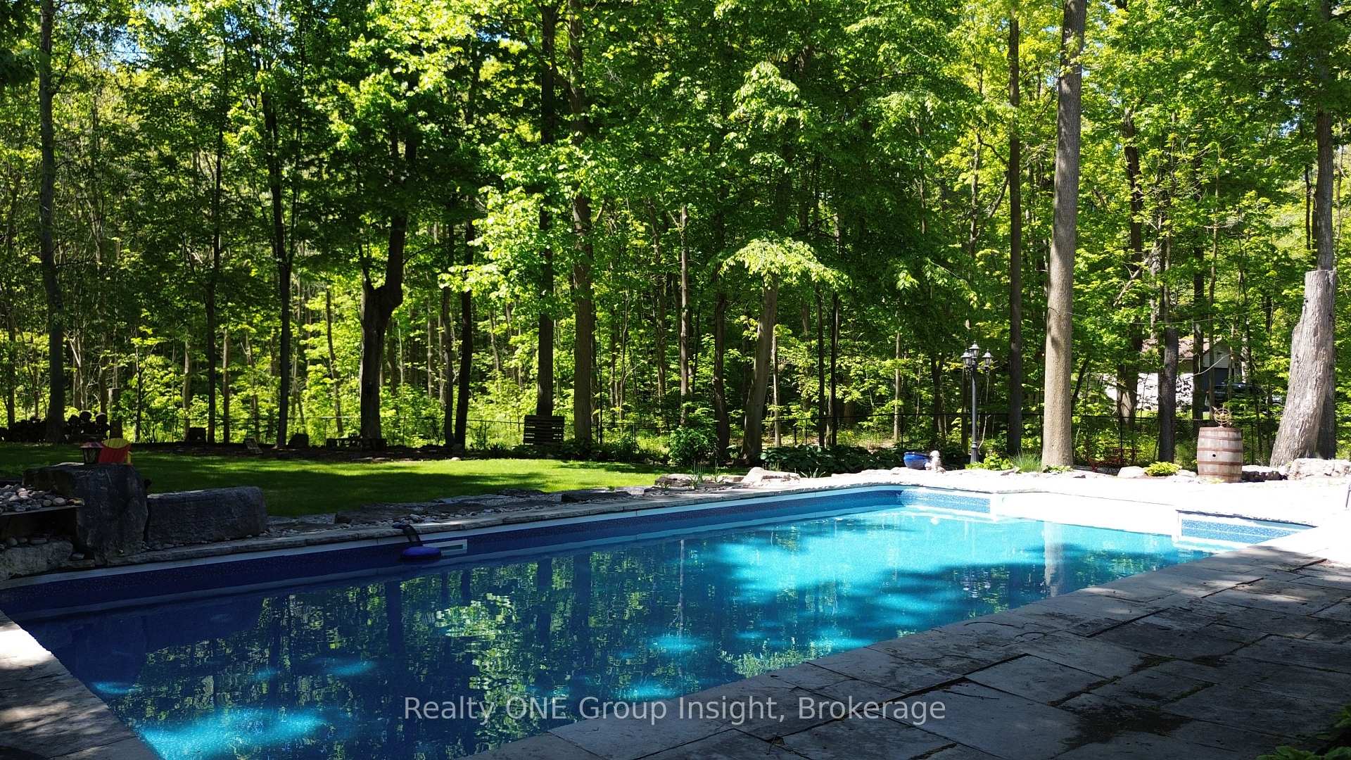 Photo 8 of 652 Westbrook Road, Hamilton, Rural Glanbrook — HOMEH