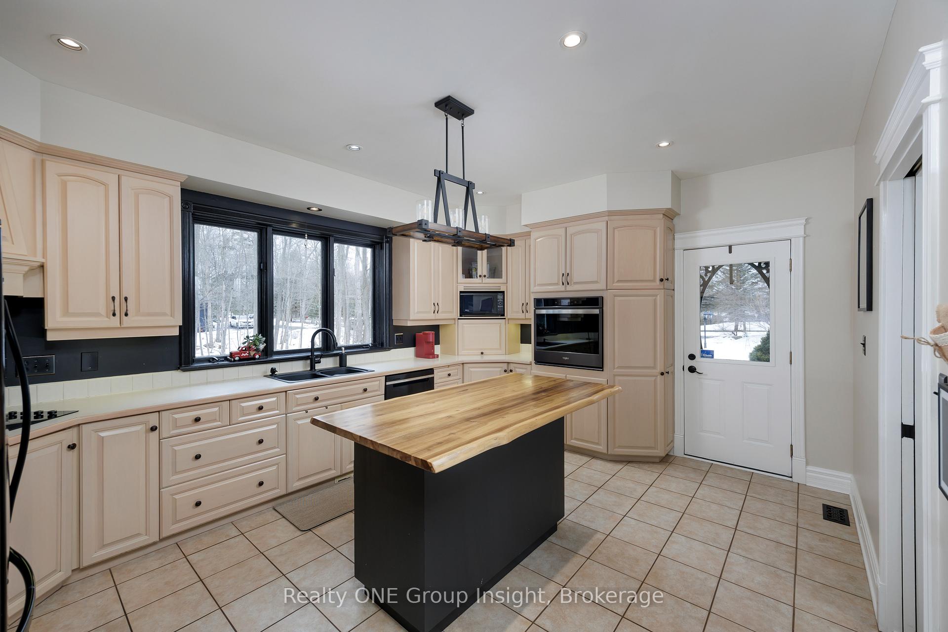 Photo 18 of 652 Westbrook Road, Hamilton, Rural Glanbrook — HOMEH