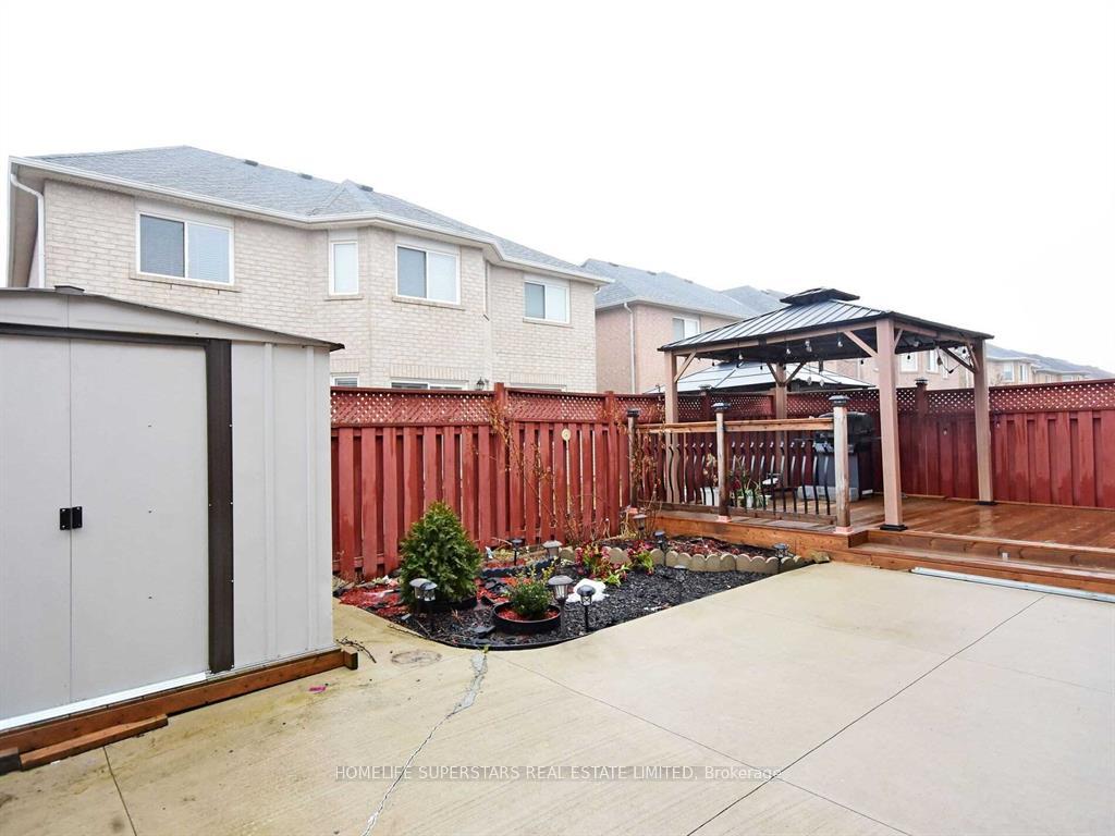 Photo 4 of 64 Mccrimmon Drive, Brampton, Fletcher's Meadow — HOMEH