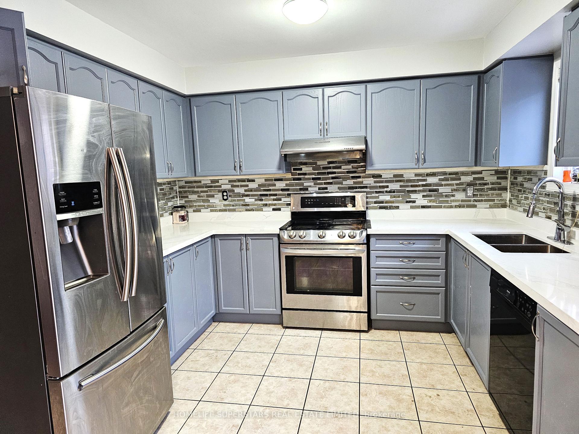 Photo 7 of 64 Mccrimmon Drive, Brampton, Fletcher's Meadow — HOMEH