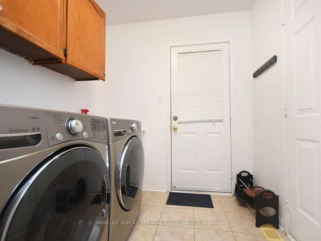 Photo 10 of 64 Mccrimmon Drive, Brampton, Fletcher's Meadow — HOMEH
