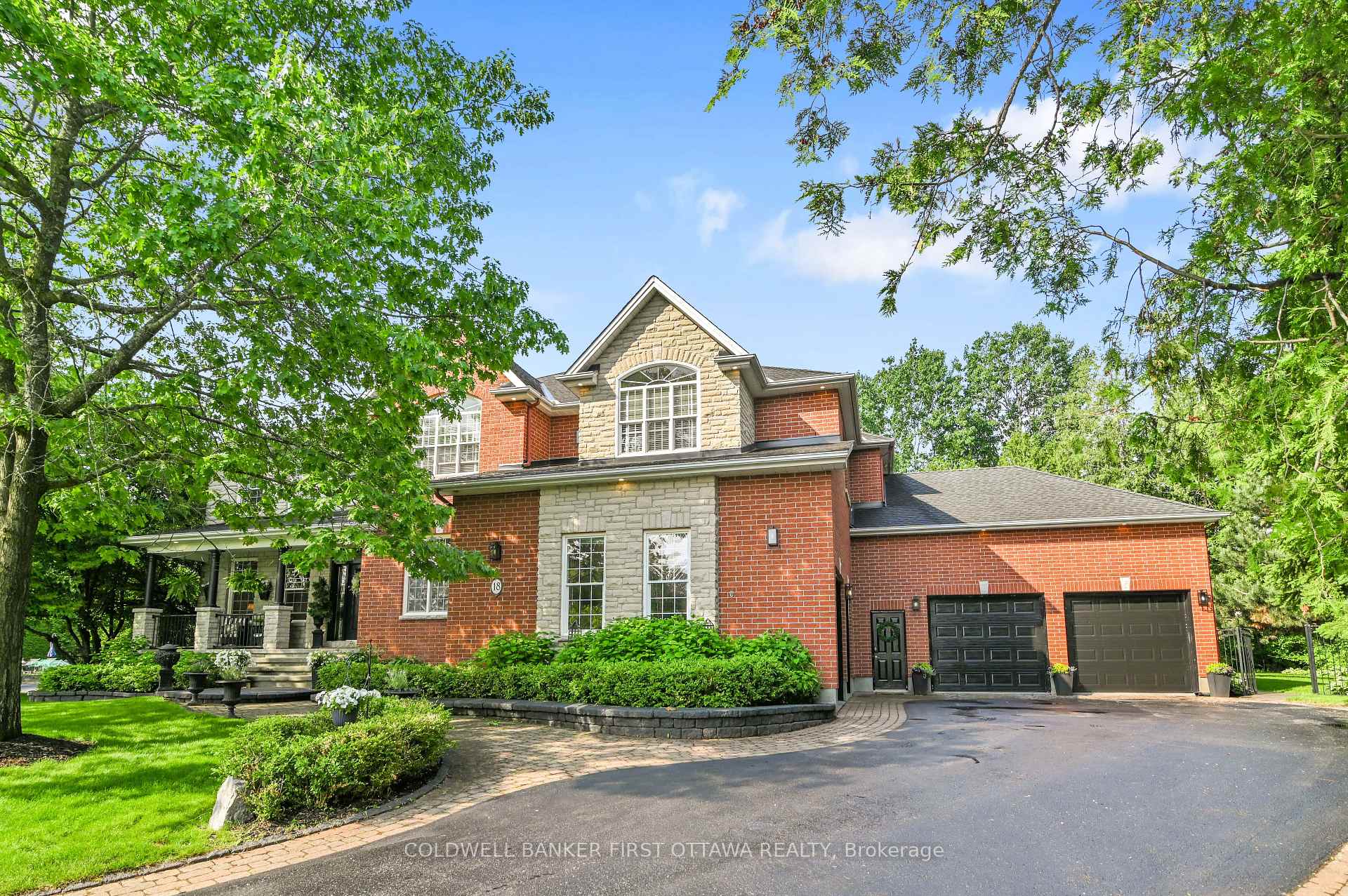 Front of 18 Cypress Gardens