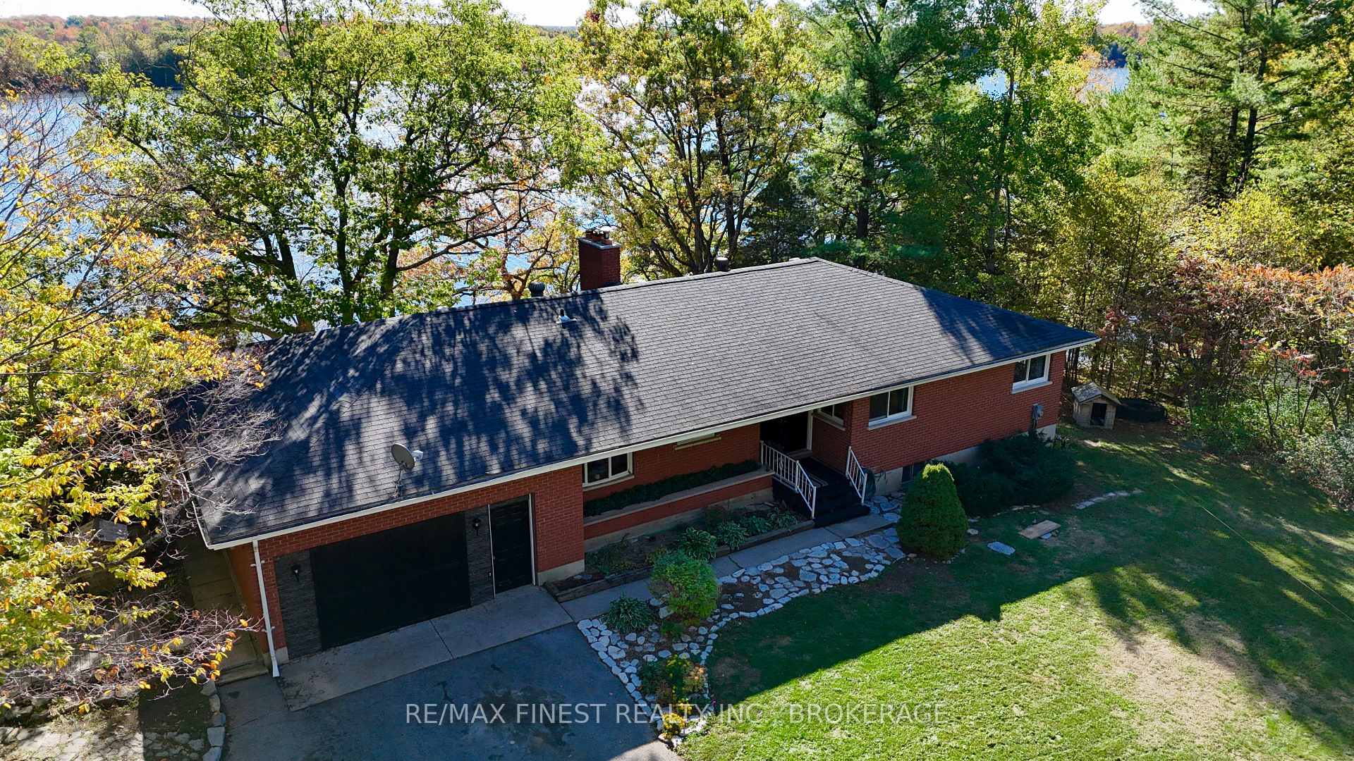 Photo 3 of 4236 Pine Ridge Drive, Frontenac, Frontenac South — HOMEH