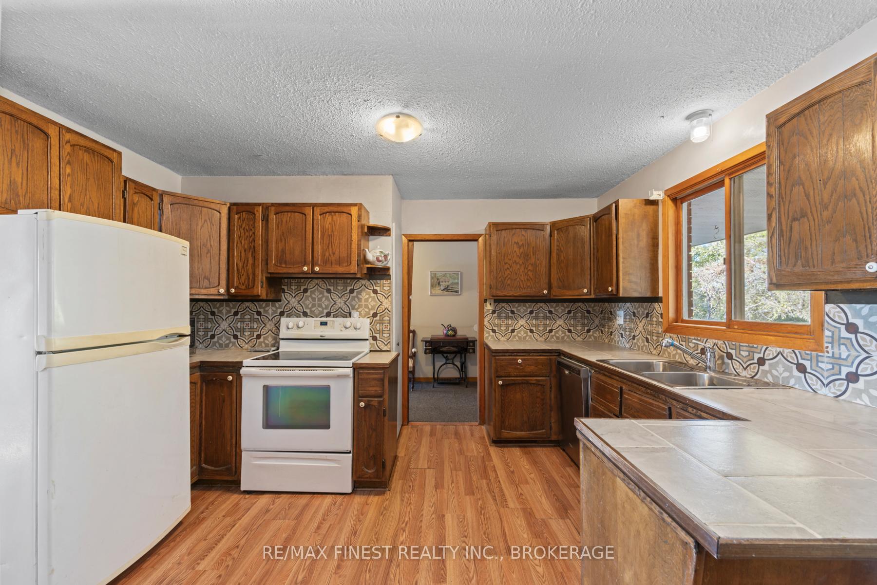 Photo 13 of 4236 Pine Ridge Drive, Frontenac, Frontenac South — HOMEH
