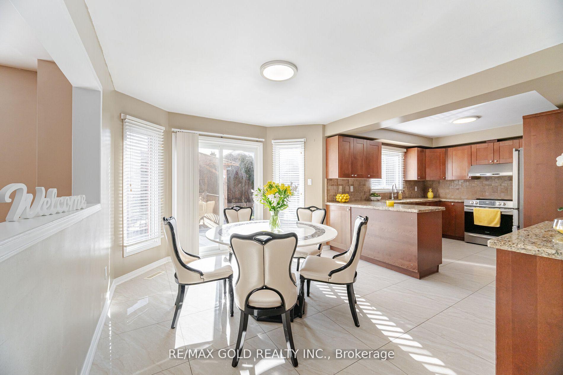 Photo 4 of 26 Mossbank Drive, Brampton, Fletcher's Creek South — HOMEH